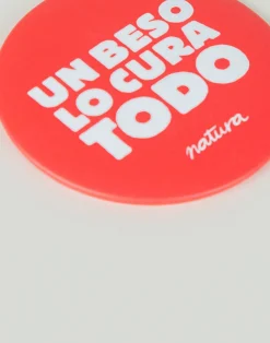 Natura Selection Papelería^Imán "un Beso Lo Cura Todo"